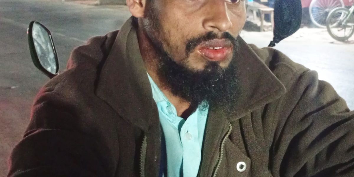 পাঁচবিবিতে মোবাইল চোর সন্দেহে প্রতিবন্ধীকে কোমরে দড়ি বেঁধে নির্যাতন ..