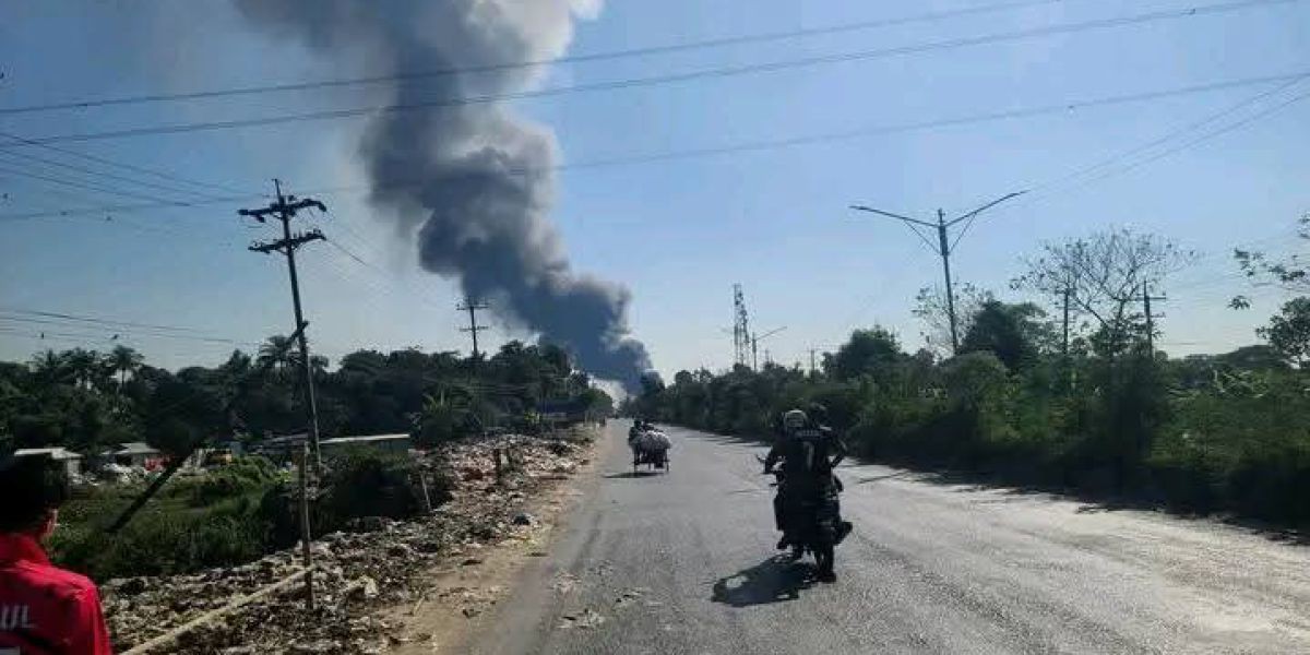 গাজীপুরে ফিলিং স্টেশনে আগুন লাগার প্রায় তিন ঘন্টা পর আগুন নিয়ন্ত্রণে আনতে সক্ষম হয়েছে ফায়ারসার্ভিস..
