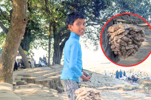 চাঁদপুরে ১০–১২ বছরের শারীরিক প্রতিবন্ধী আশরাফ: আজ সে ক্ষুদ্র ব্যবসায়ী..