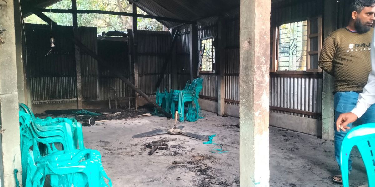 কুলিয়ারচর জিয়া পরিষদে আগুন, থানায় মামলা