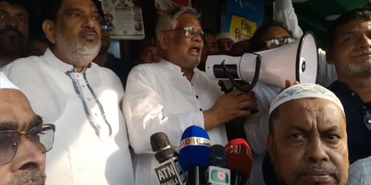 সাভারে গণসংযোগে আমান উল্লাহ আমান।