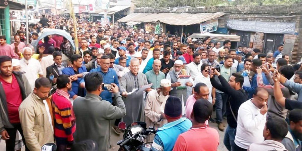 সাতক্ষীরার কালিগঞ্জে বিএনপির ৩১ দফা লিফলেট বিতরণে ডা. শহিদুল আলম..