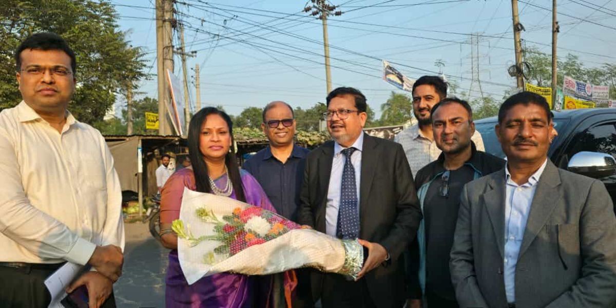 ৪ লেনে উন্নীত করার লক্ষ্যে সম্মানিত ব্যক্তিবর্গ পরিদর্শন করেন।..
