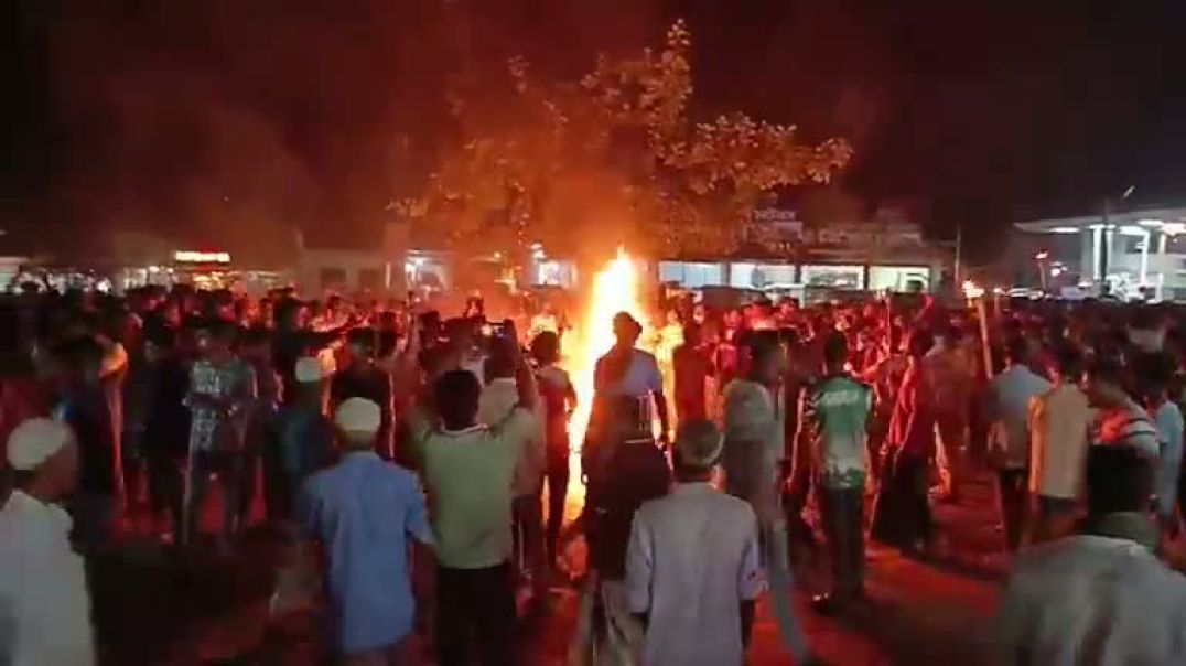 ⁣চাঁদপুরের ফরিদগঞ্জে এমএ হান্নানকে ধানের শীষ প্রতীক দেওয়ার দাবিতে মশাল মিছিল।