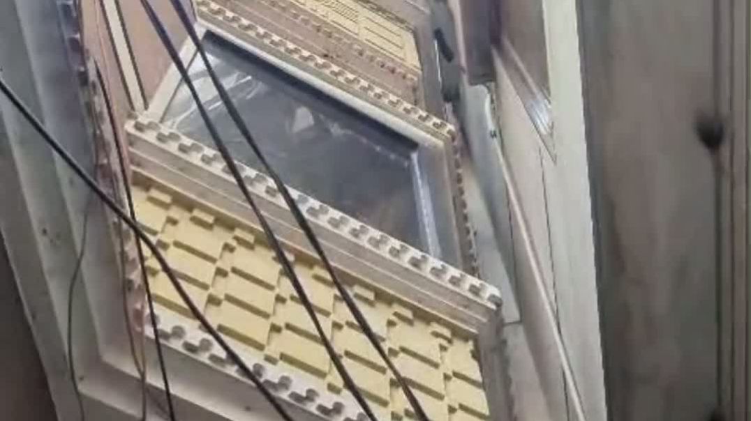 5.2 মাত্রা ভূমিকম্প একটি ভবন হেলে পড়েছে