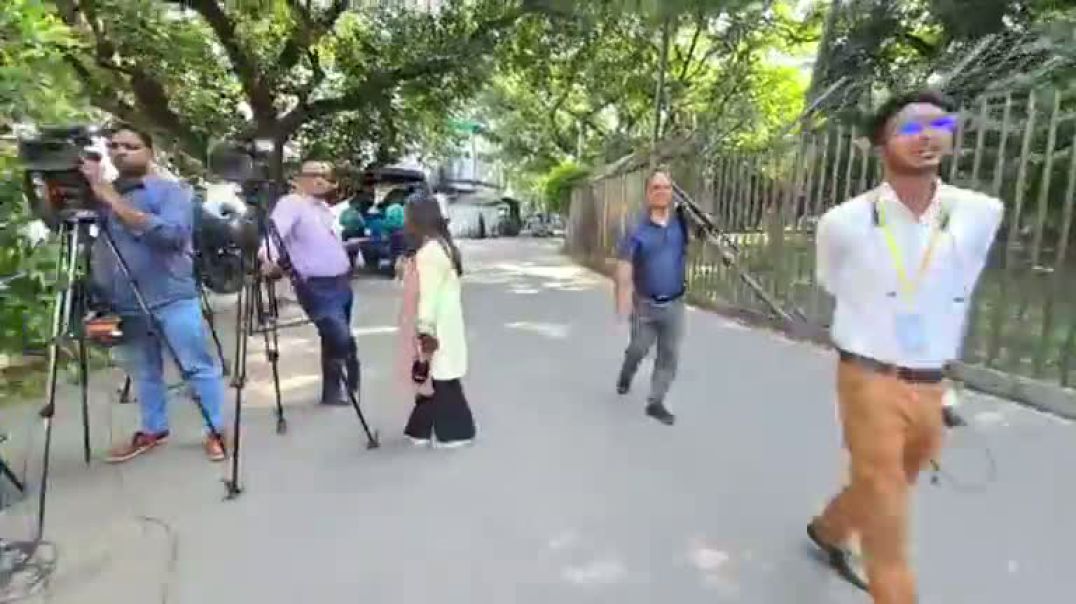 ⁣সরাসরি আন্তর্জাতিক অপরাধ ট্রাইব্যুনালের ভেতরের ফটক থেকে