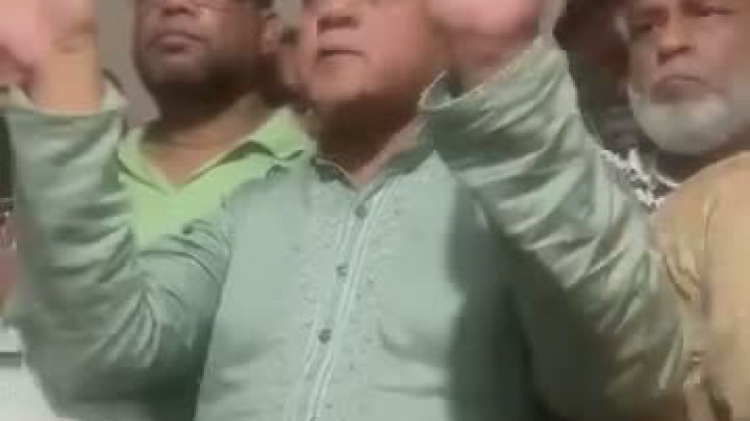 ঢাকা চট্টগ্রাম মহাসড়কের অবরোধ তুলে নিতে  নির্দেশ দিয়েছেন