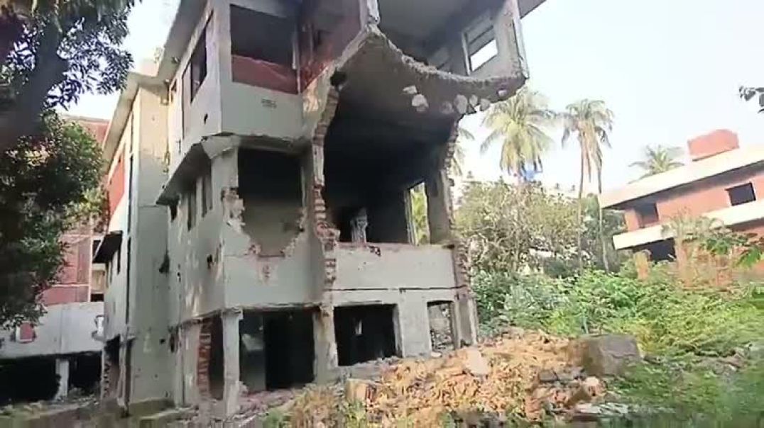 ⁣ধানমন্ডি ৩২ এ আ.লীগের ল'কডাউন ঘিরে যা দেখা যাচ্ছে! সরাসরি