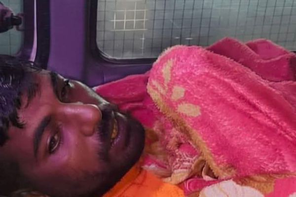 সাতক্ষীরা শ্যামনগর গাবুরা  ইউনিয়নের হরিশ খালি গ্রামের আব্দুর রহিম ২৭ তিন জনে কাঁকড়া ধরতে জঙ্গলে যাওয়ার পরে একটা বুনো শুকরে তিনজনের উপরে তাড়া করলে দুজন পালাইতে পারলেও আব্দুর রহিমের উপরে আ..