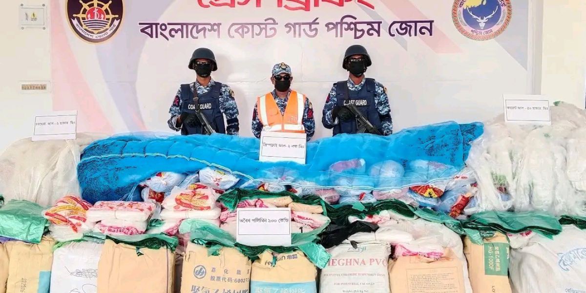 মোংলায় কোস্টগার্ডের অভিযানে কোটি টাকা মূল্যের অবৈধ জাল-পলিথিন জব্দ..