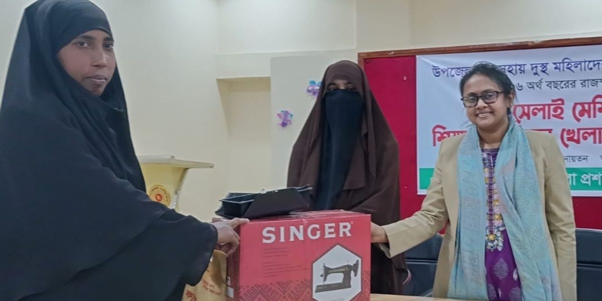 নারীর কর্মসংস্থান ও খেলাধুলার বিকাশে কালাইয়ে সেলাই মেশিন-খেলার সামগ্রী বিতরণ..