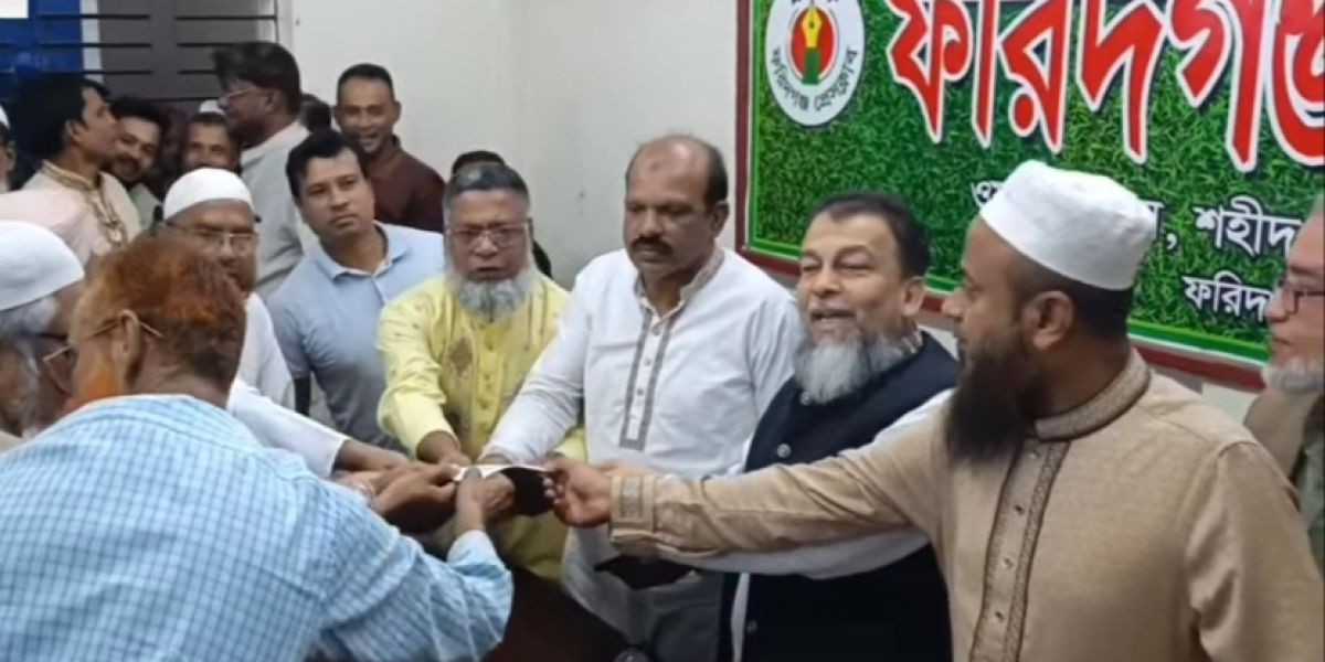 চাঁদপুর-৪ ফরিদগঞ্জে আলহাজ্ব এম এ হান্নানের মনোনয়নপত্র সংগ্রহ..