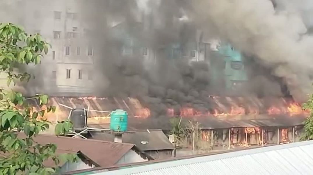 ⁣চান্দরা পল্লিবিদ্যুৎ--ডিভাইন ফেব্রিক্স  লিমিটেড এর পিছনে বাসাবাড়িতে  ভয়াবহ আগুন।