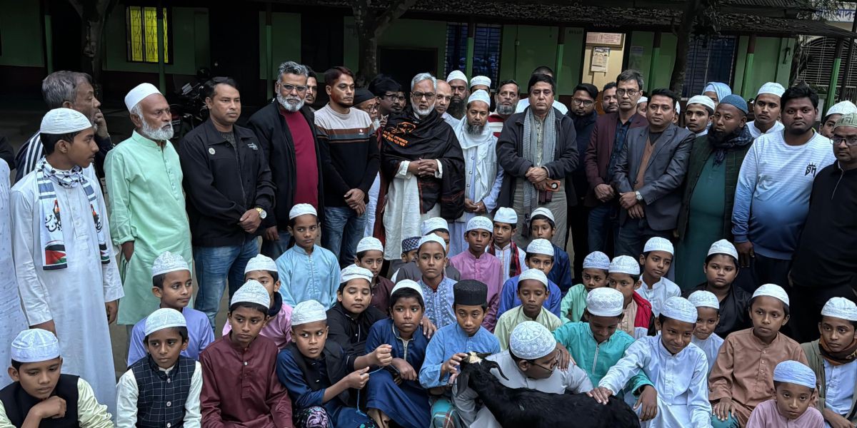 বেগম খালেদা জিয়ার সুস্থতা কামনায় সিরাজগঞ্জে সাদাকাহে জারিয়াহ ও দোয়া..