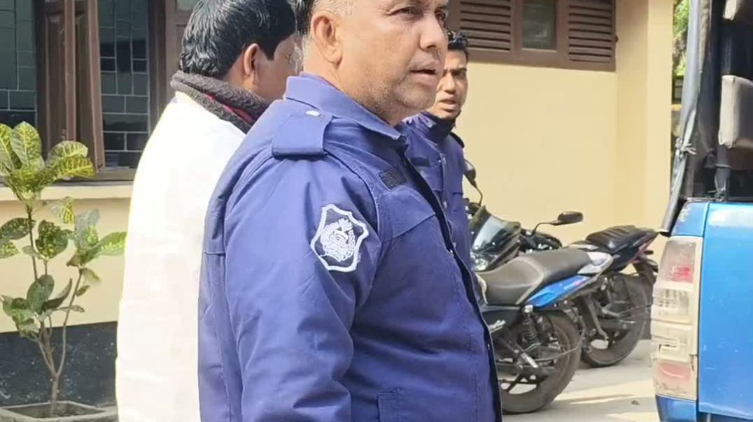 ⁣আদালতে প্রেরণের মুহূর্তে 'জয় বাংলা' স্লোগান দিলেন বড়াইগ্রাম ইউনিয়ন আ’লীগ নেতা সাবান মাহমুদ
