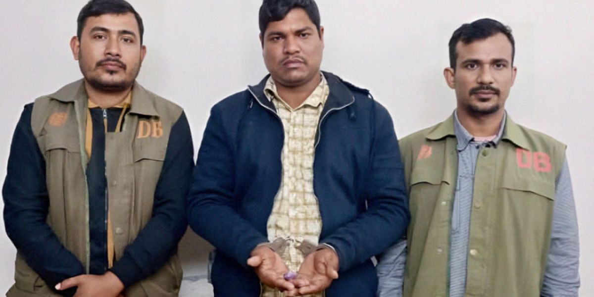 বরগুনার বেতাগীতে ডিবির অভিযানে ইয়াবাসহ গ্রেপ্তার ১