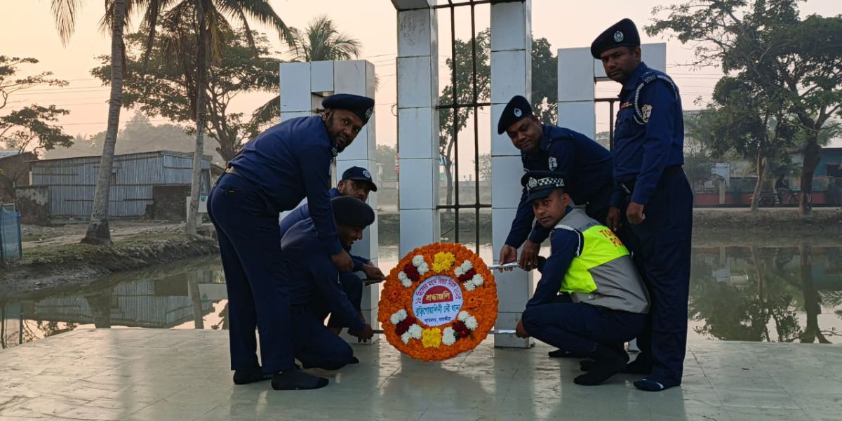 ​ মহান বিজয় দিবসে বুড়িগোয়ালিনী নৌথানা ও টুরিষ্ট পুলিশ প্রশাসনের পুষ্পস্তবক অর্পণ..
