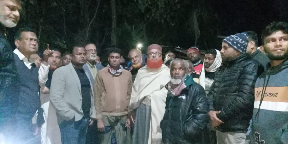 বাগেরহাটে ভয়াবহ অগ্নিকান্ড অসহায় পরিবারকে  সহায়তা প্রদান বিএনপি নেতা এম এ সালামের..