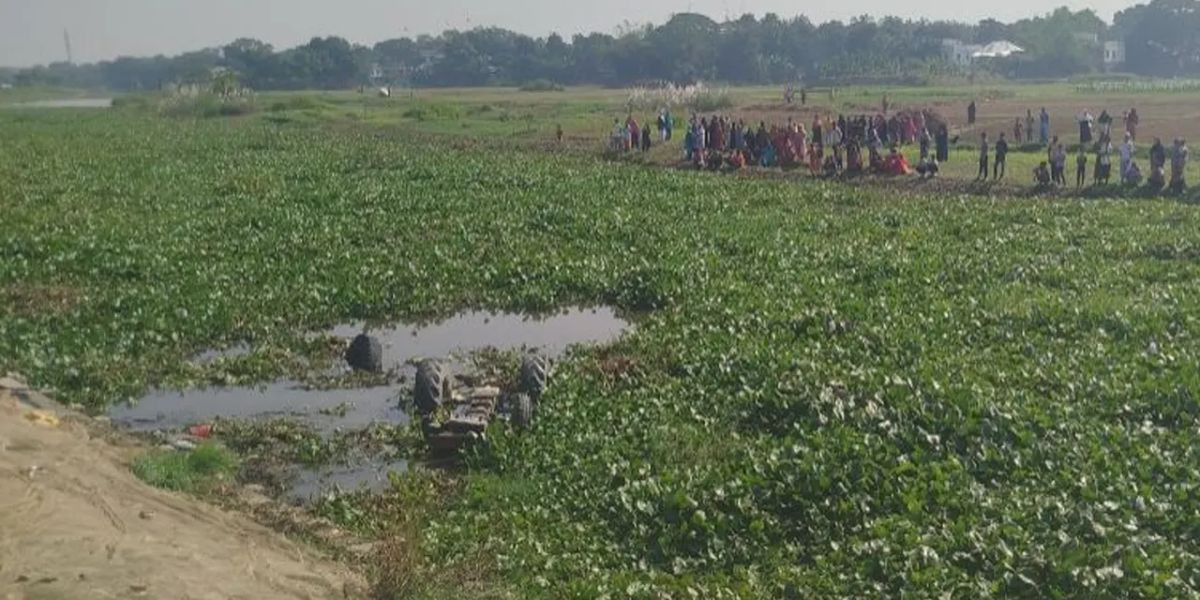 তিতাসে ট্রাক্টর নিয়ন্ত্রণ হারিয়ে খালে পড়ে তিন নারী নিহত, চালক পলাতক  ..