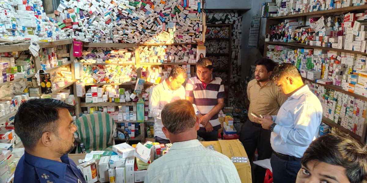 কুতুবদিয়ায় দুই ফার্মেসিকে ৩০ হাজার টাকা জরিমানা