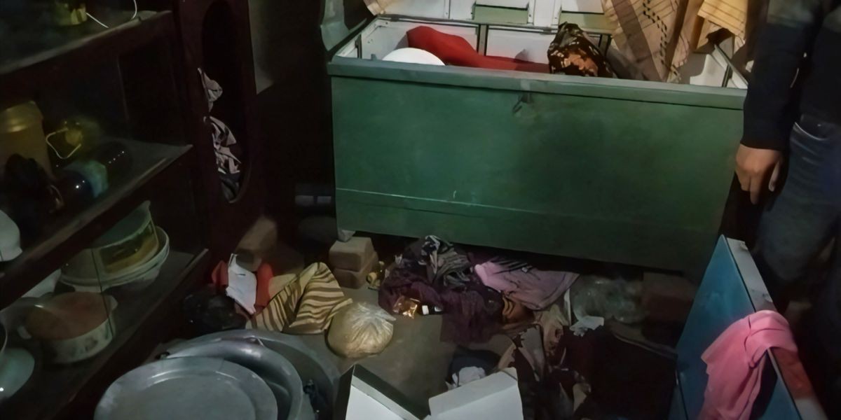 কালাইয়ে মধ্যরাতে নারীর ঘরে ডাকাতি; ৭ লাখ টাকা ও ৬ ভরি স্বর্ণালংকার লুট..