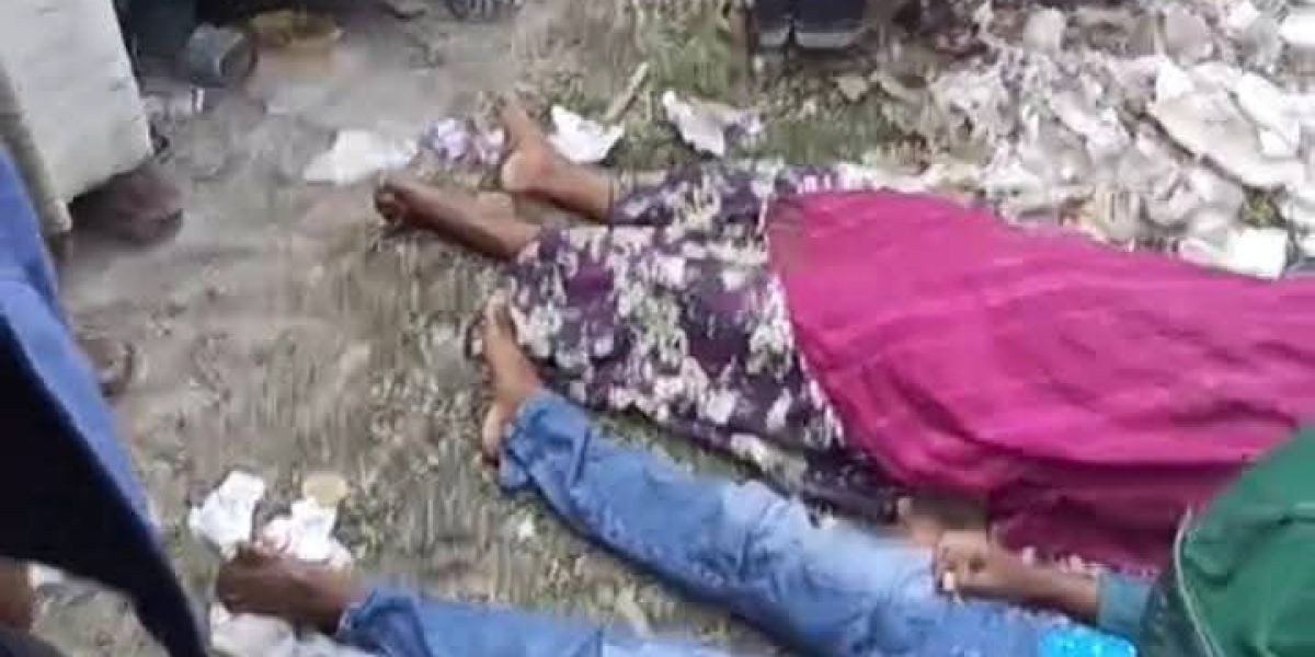 সাতক্ষীরা-খুলনা মহাসড়কের মিঠাবাড়ি মোড়ে মটরসাইকেল ও মাহেন্দ্রার সংঘর্ষে  পুত্রসহ মা নিহত..