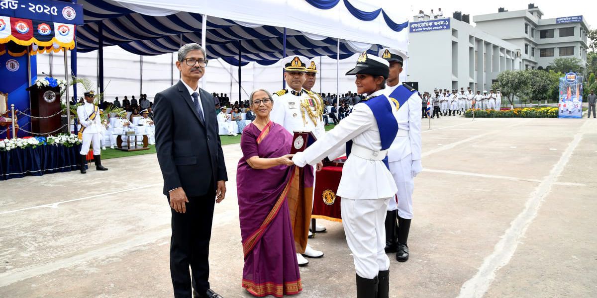 শ্রেষ্ঠ মেরিন ফিশারিজ পদক অর্জন করলেন মিরসরাইয়ের নুসরাত হোসাইন আনিকা..