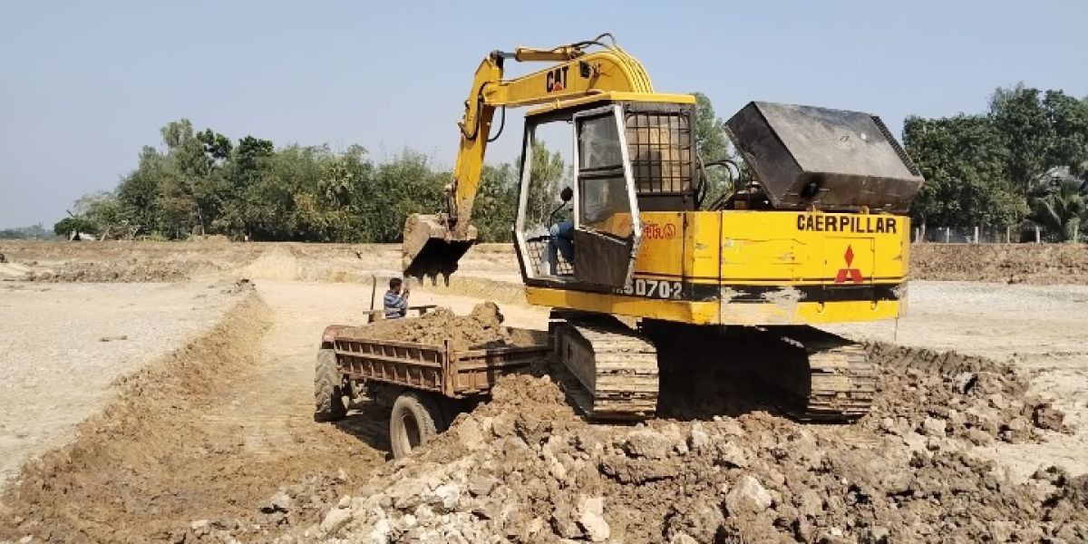 কালাইয়ে অবৈধভাবে পুকুরের মাটি বিক্রি—অভিযানে ধরা খেলেন এমদাদুল, জরিমানা ৫০ হাজার..