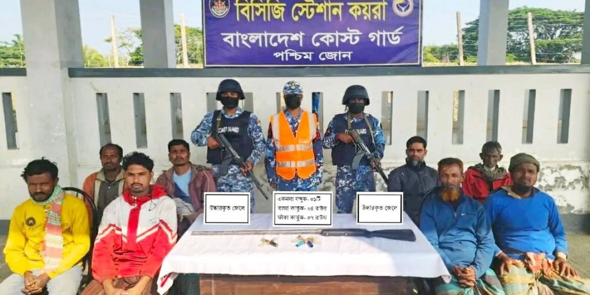 ‎সুন্দরবনে জাহাঙ্গীর বাহিনীর আস্তানা থেকে অস্ত্র-গোলাবারুদ জব্দ, ৮ জেলে উদ্ধার..