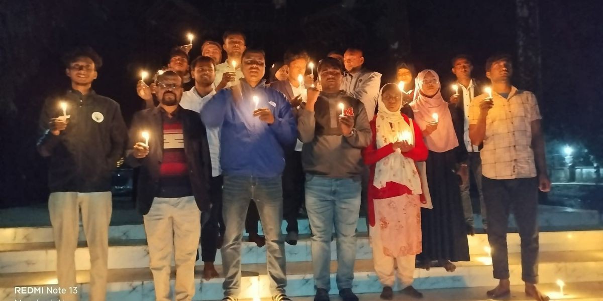দুর্গাপুরে মুক্ত দিবসে ছাত্র ইউনিয়নের মোমবাতি প্রজ্জ্বলন..