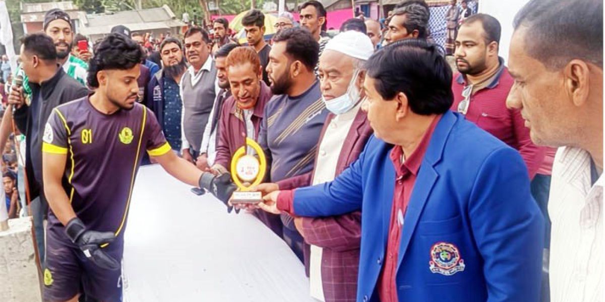 কালিগঞ্জে লক্ষ টাকার আটদলীয় ফুটবল টুর্নামেন্টে ফাইনালে শ্যামনগরের ঈশ্বরীপুর স্পোর্টিং ক্লাব..