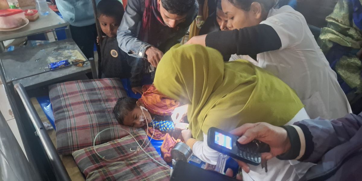 খাবার ভেবে বিষ খেলো তিন বছরের শিশু, অবস্থা আশঙ্কাজনক