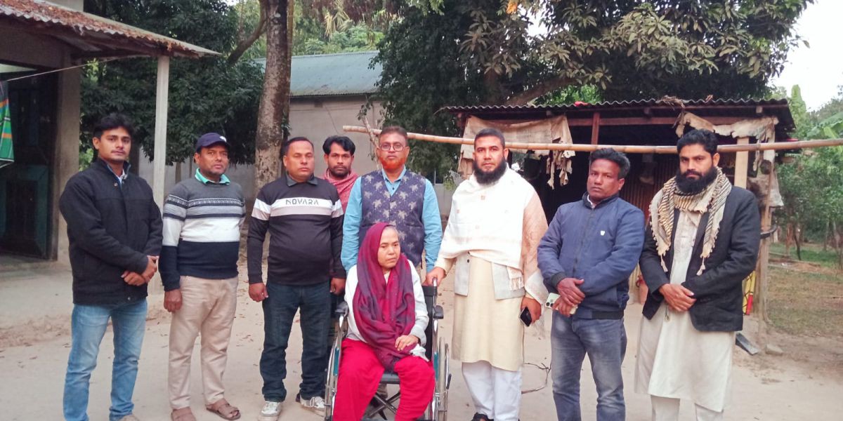 শ্রীপুরে পা হারানো বিধবা তাসলিমার পাশে মানবতার হাত বাড়ালেন সাংবাদিকরা..