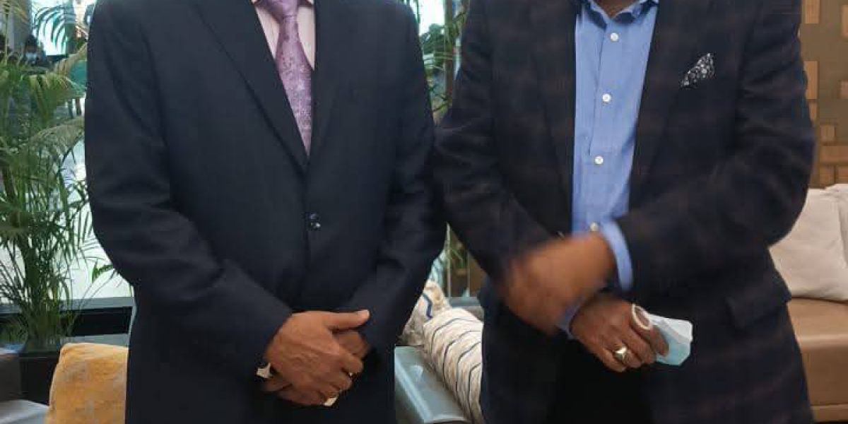 অসুস্থ বিএনপি নেতার ভাইকে দেখতে ইউনাইটেড হাসপাতালে রফিকুল ইসলাম জামাল, সৌহার্দ্যপূর্ণ সম্পর্ক নিয়ে ইতিবাচক আলোচনা..