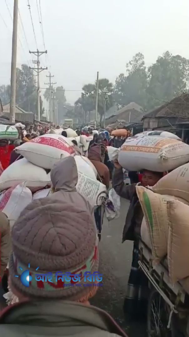 হাটের বেহাল দশায় ক্ষুব্ধ তাড়াশের কৃষক-ব্যবায়ীরা