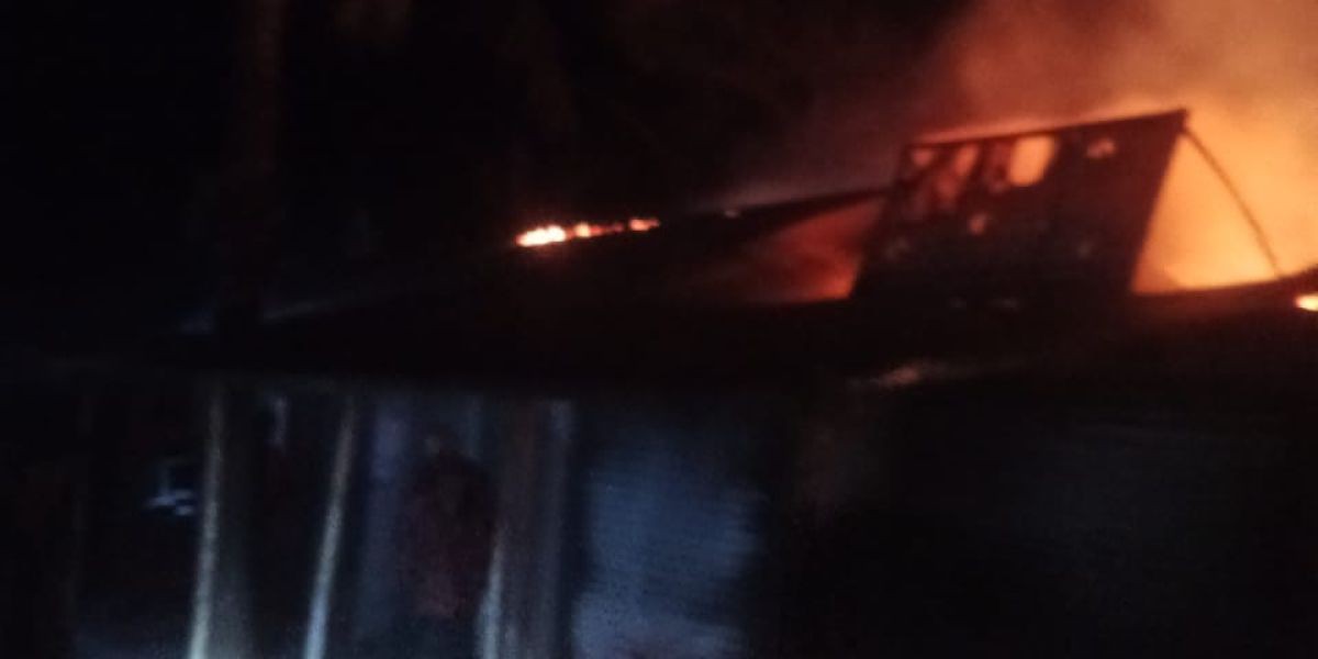 চৌগাছায় আসবাবপত্রের দোকানে অগ্নিকাণ্ড: প্রায় ৮ লক্ষ টাকার ক্ষয়ক্ষতি..