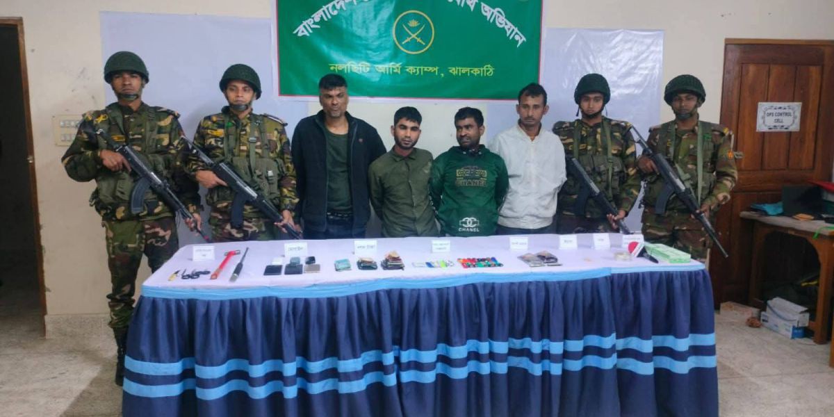 নলছিটিতে যৌথবাহিনীর চিরুনি অভিযান: অস্ত্র ও মাদকসহ ৪ কারবারি গ্রেফতার..