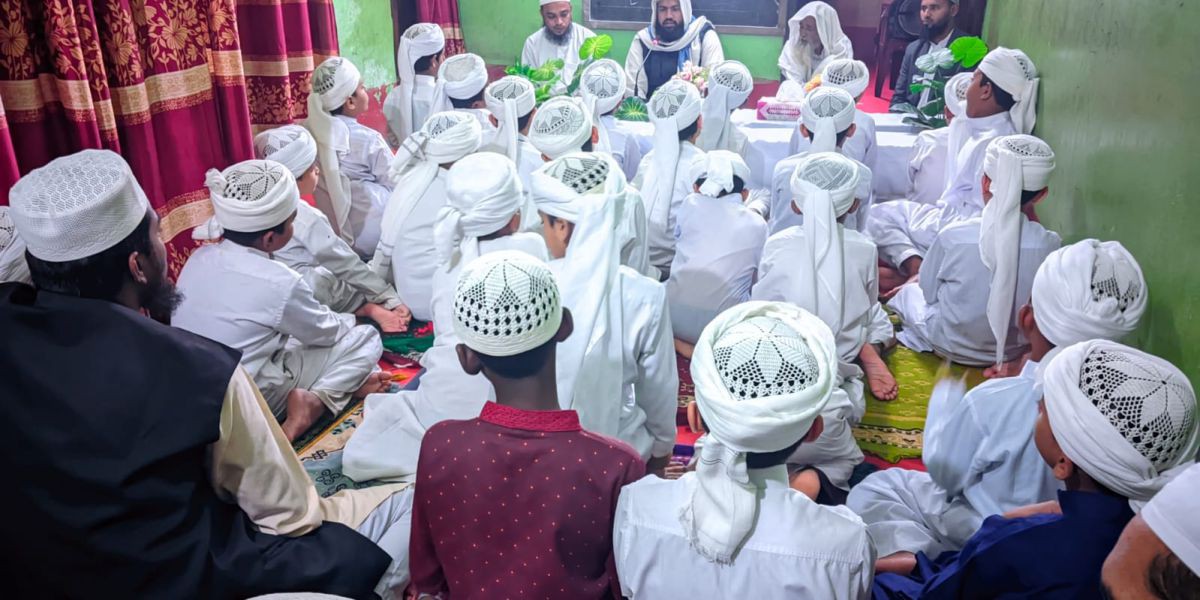 মারকাযুল কুরআন নিজামপুরের প্রথম ছাত্র হিসেবে হিফয সম্পন্ন করল ওসমান গণী..