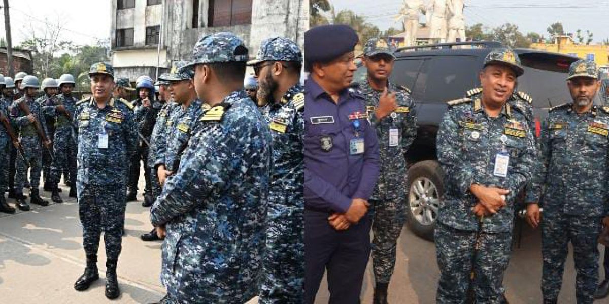 নির্বাচন সামনে রেখে বরগুনায় নিরাপত্তা তৎপরতা জোরদার: কন্টিনজেন্ট পরিদর্শনে রিয়ার এডমিরাল..