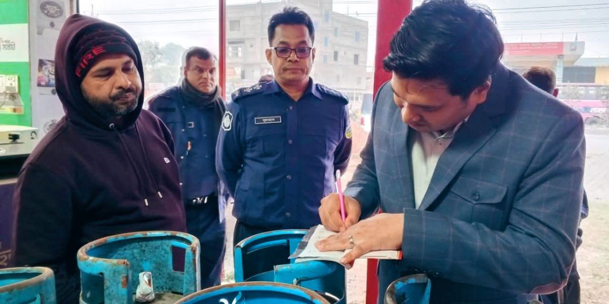 ভালুকায় এলপিজি গ্যাসের দাম মনিটরিংয়ে মোবাইল কোর্ট, এক প্রতিষ্ঠানকে জরিমানা..