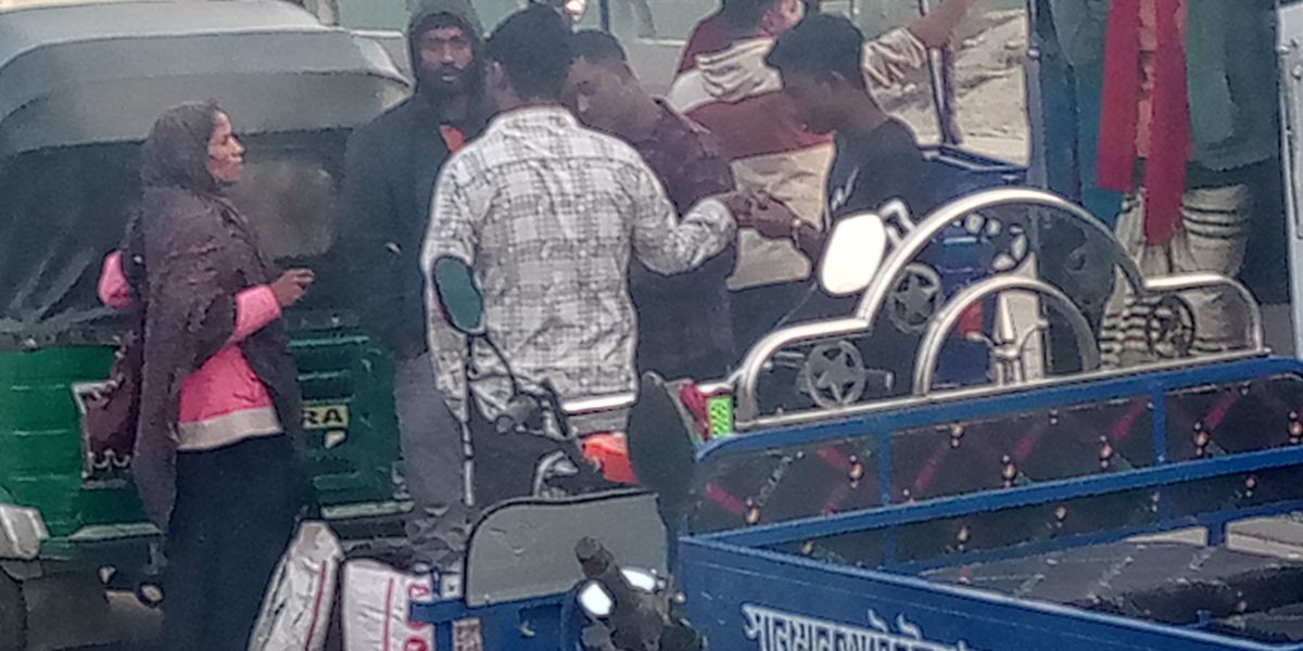 সিরাজগঞ্জে নতুন বাস স্ট্যান্ড ঘিরে বেপোরোয়া চাঁদাবাজ চক্র,নেপথ্যে সেচ্ছাসেবকদল নেতা ।..