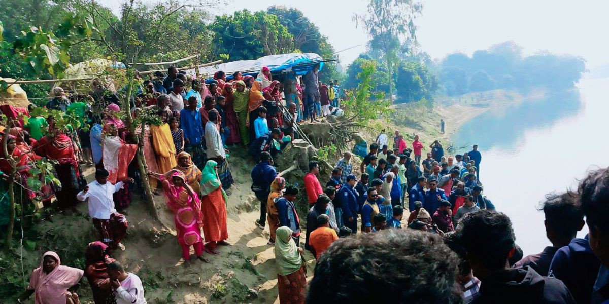 চিরিরবন্দর কাঁকড়া নদীতে ভেসে উঠলো দুই যুবকের মরদেহ।