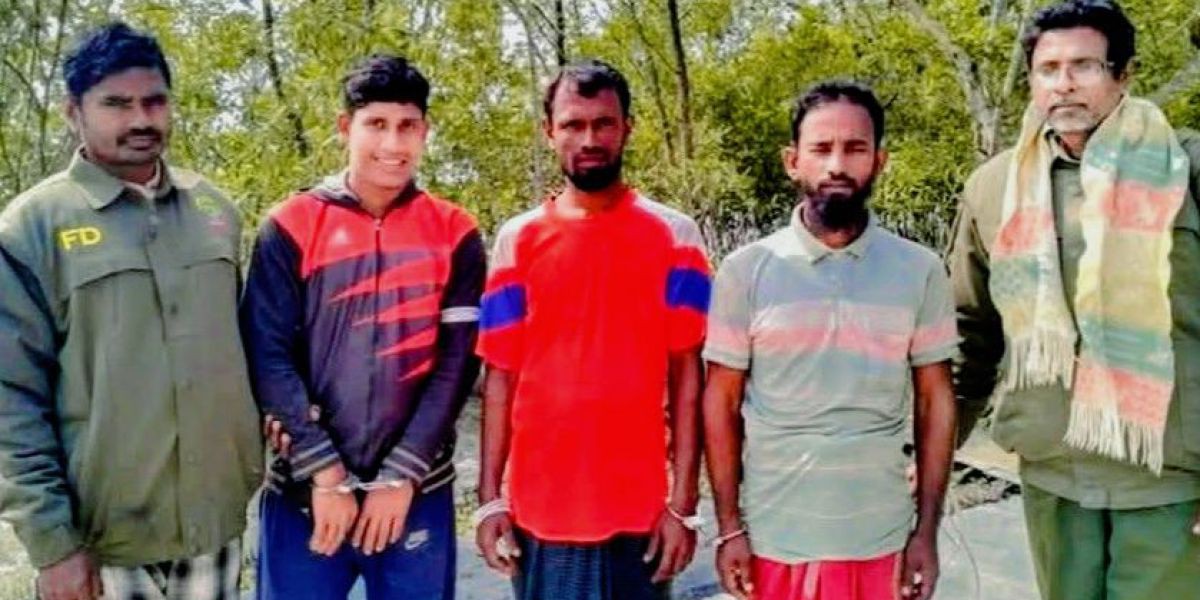 সুন্দরবনের অভয়ারাণ্যা এলাকায় মাছ ধরার অভিযোগে জেলে আটক