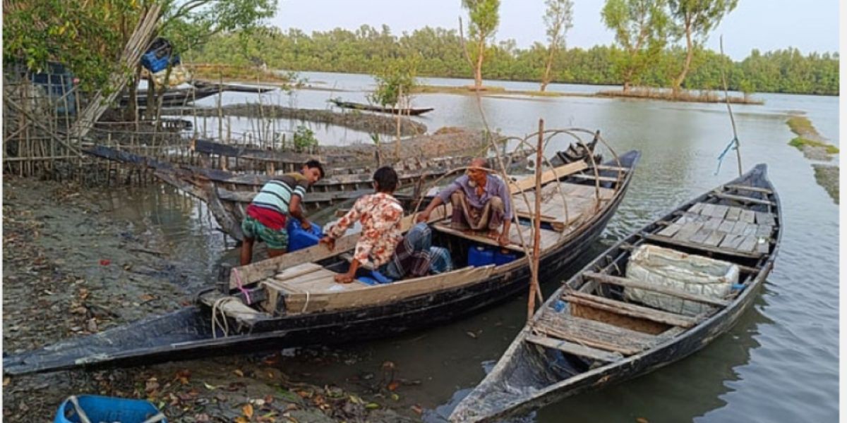 ‎সুন্দরবনে কাঁকড়া ধরা নিষেধাজ্ঞায় বিপাকে জেলেরা