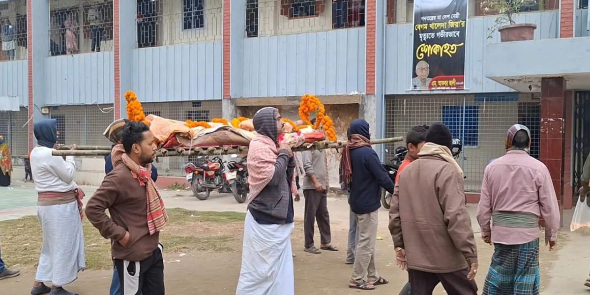 উল্লাপাড়ায় সৎকারে বাধার অভিযোগে মরদেহ নিয়ে বিক্ষোভ