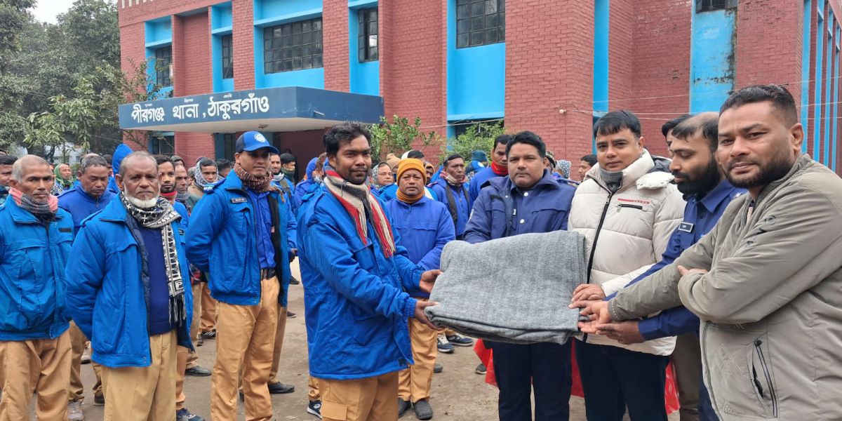 পীরগঞ্জ থানার ব্যতিক্রমী উদ্যোগ  গ্রাম্য পুলিশের সুরক্ষা দিতে  কম্বল বিতরণ..