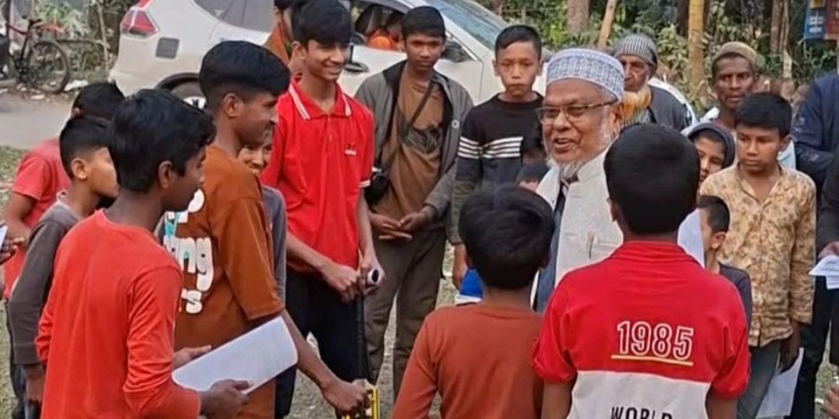 ব্যাট হাতে প্রার্থীর ভালোবাসা, চকলেটে শিশুদের হাসি; বিবিচিনিতে ভিন্নধর্মী প্রচারণা..