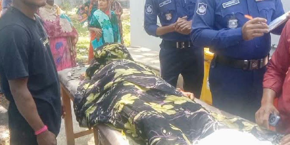 কুতুবদিয়ায় গৃহবধূকে কুপিয়ে হত্যা, ঘাতক আটক