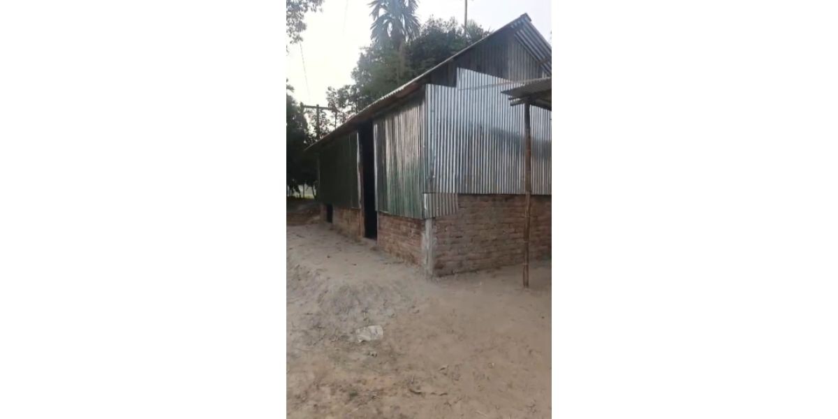 বোচাগঞ্জে স্বামীর মোটা অংকের অর্থ দিয়ে আশা আক্তার বাড়ির নির্মাণ করেছেন ..