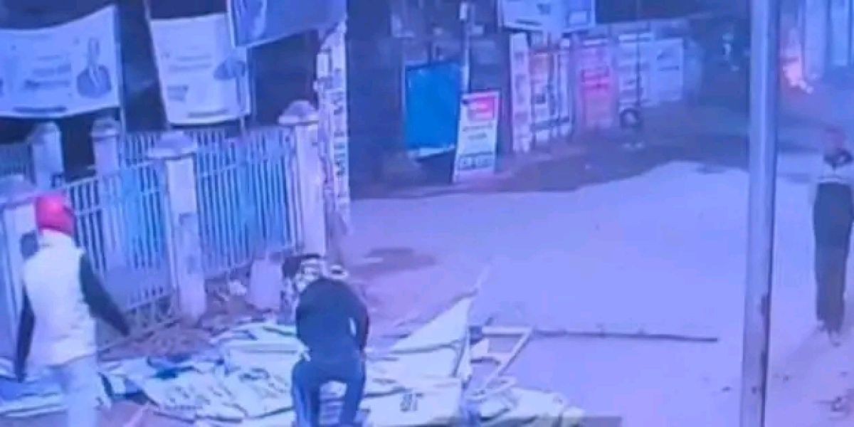 ঠাকুরগাঁওয়ে নির্বাচনী বিলবোর্ড ভাঙচুরের অভিযোগ: সন্দেহ বিএনপি নেতাকর্মীর দিকে..